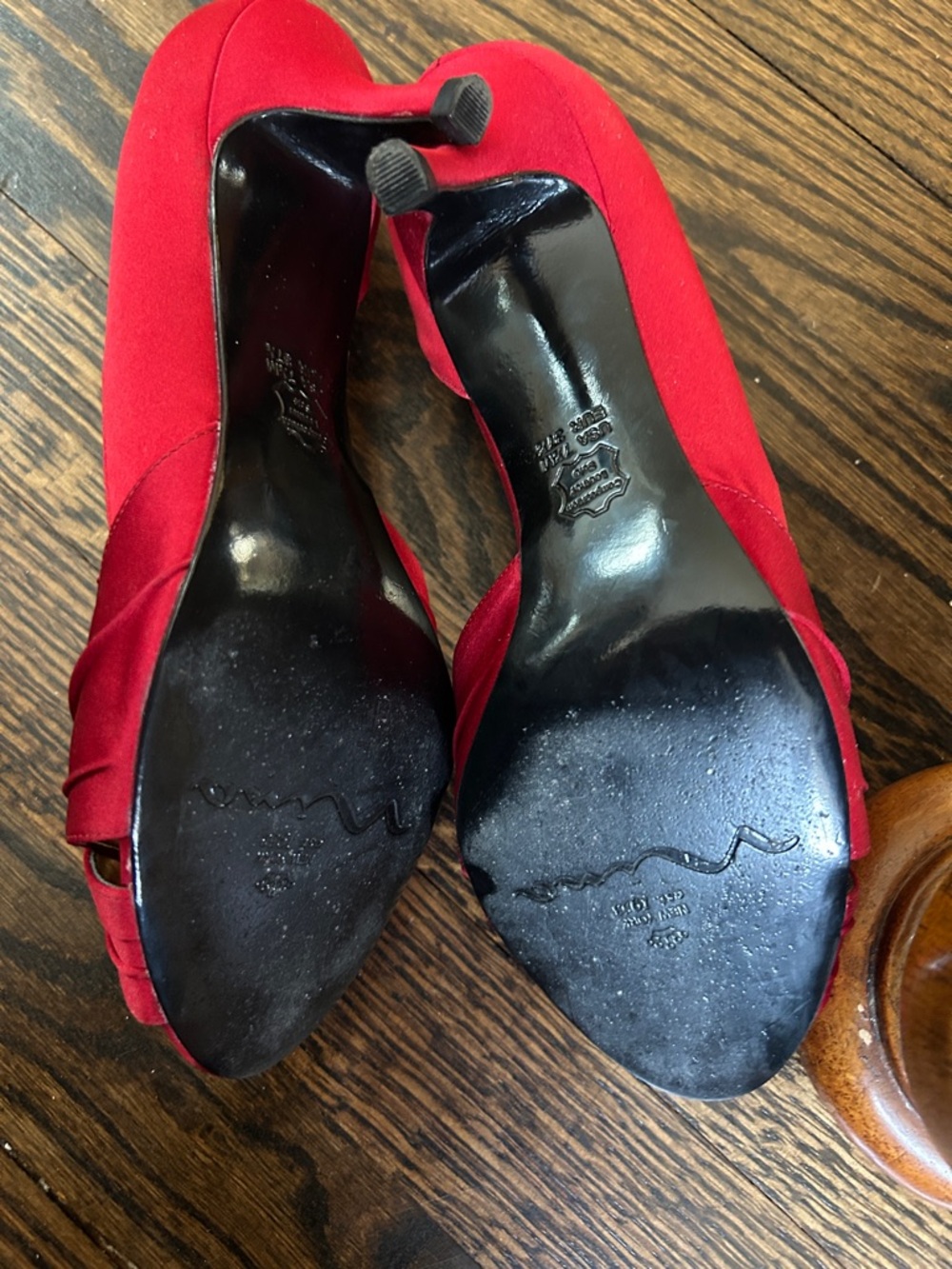 ANNA New York Red Satin Peep-Toe Kitten Heels with Knot Detail - Picture 3 of 6